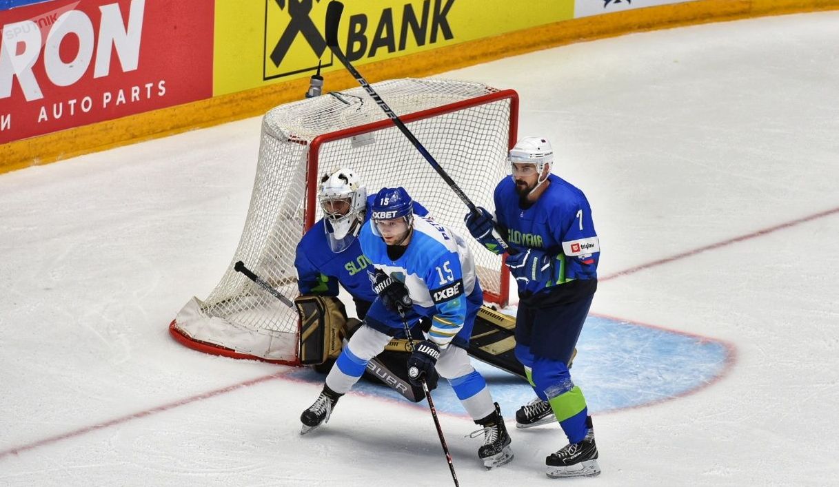 Матч сборных Словении и Казахстана на чемпионате мира по хоккею первого дивизиона