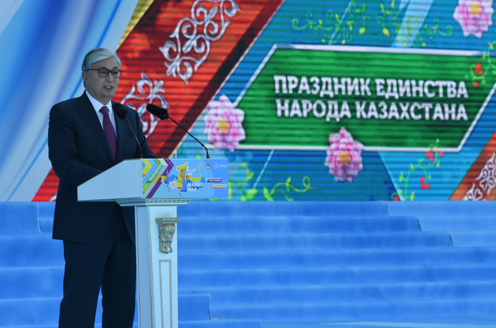  Президент Касым-Жомарт Токаев принимает участие в массовых гуляниях, посвященных Дню единства народа Казахстана