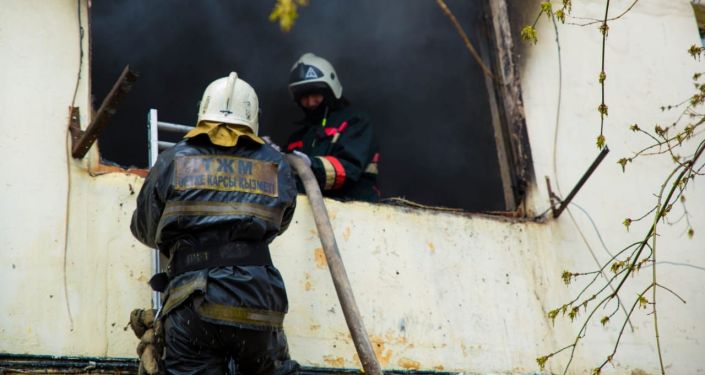 Пожарные тушат возгорание в общежитие в Нур-Султане