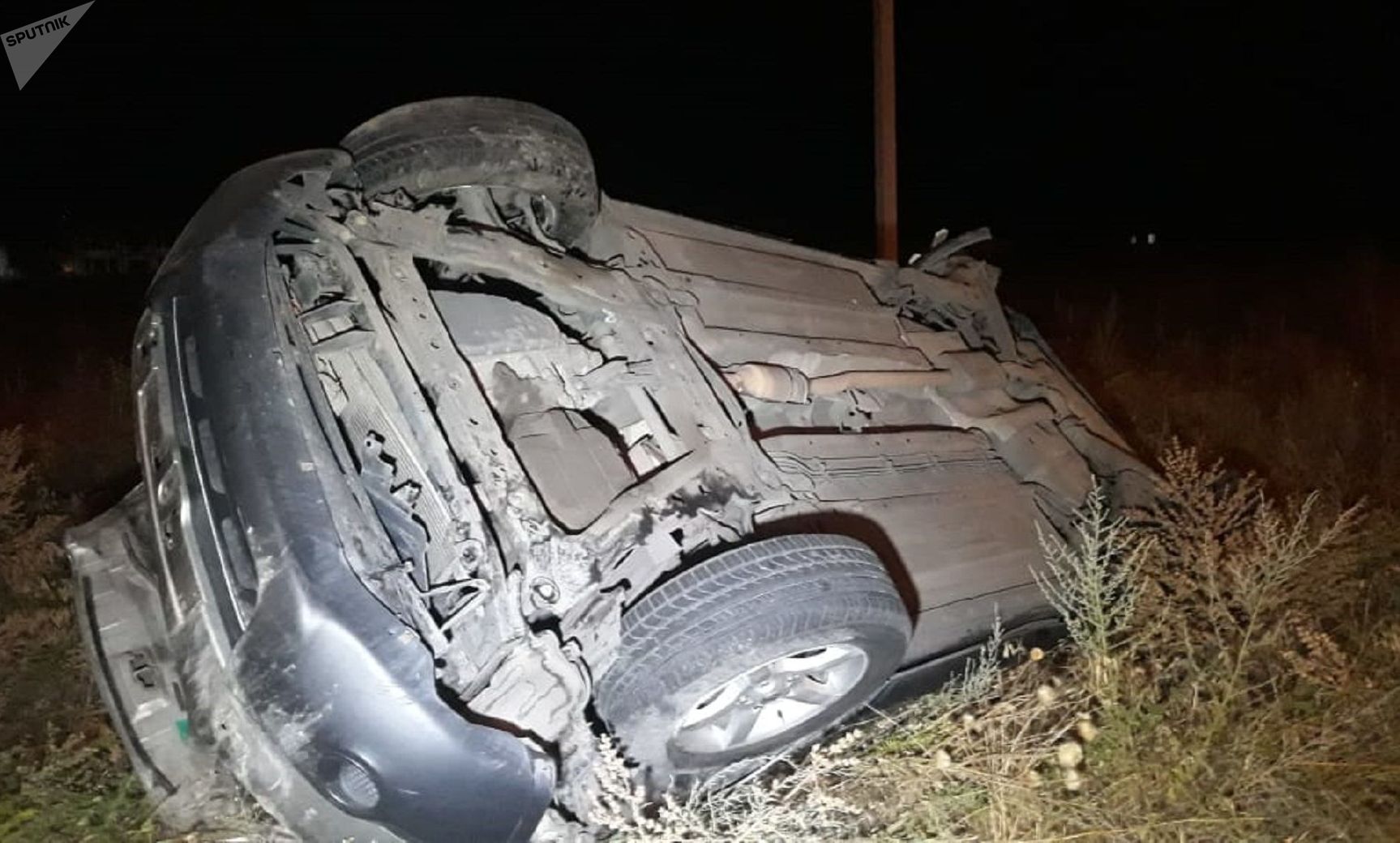 Автомобиль снес конструкции поста полиции в Алматы: пострадали 2 человека
