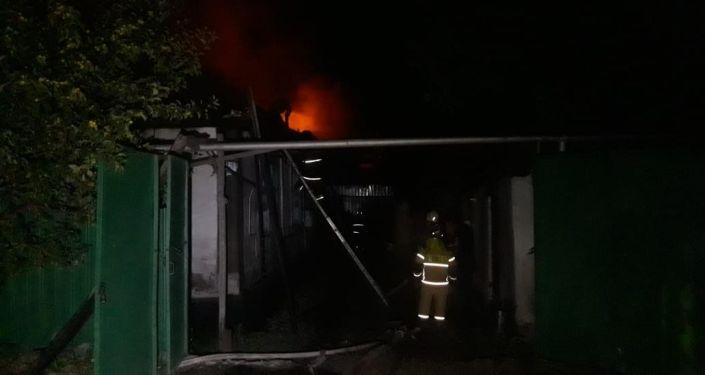 Три частных дома сгорели на ул. Потанина 