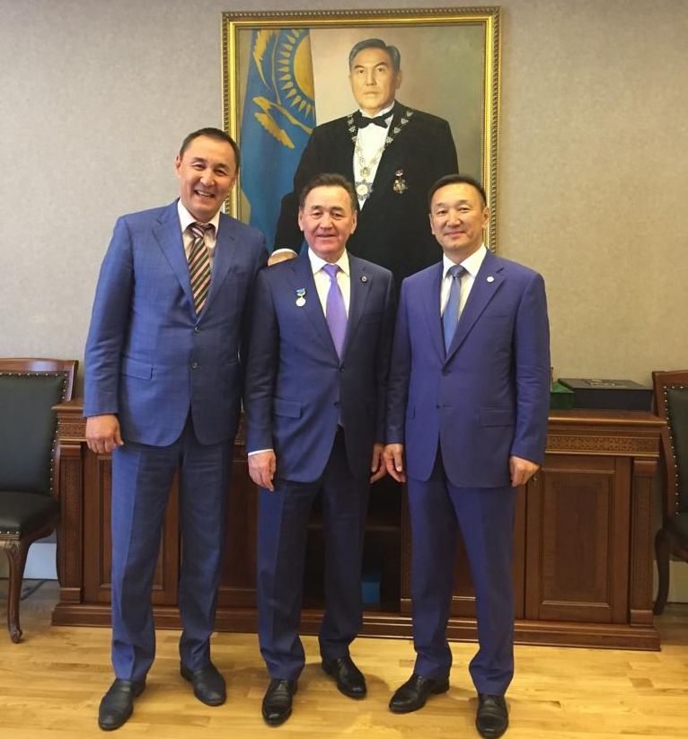 Руководство федерации профсоюзов Казахстана и канцелярии первого президента Махмуд Касымбеков