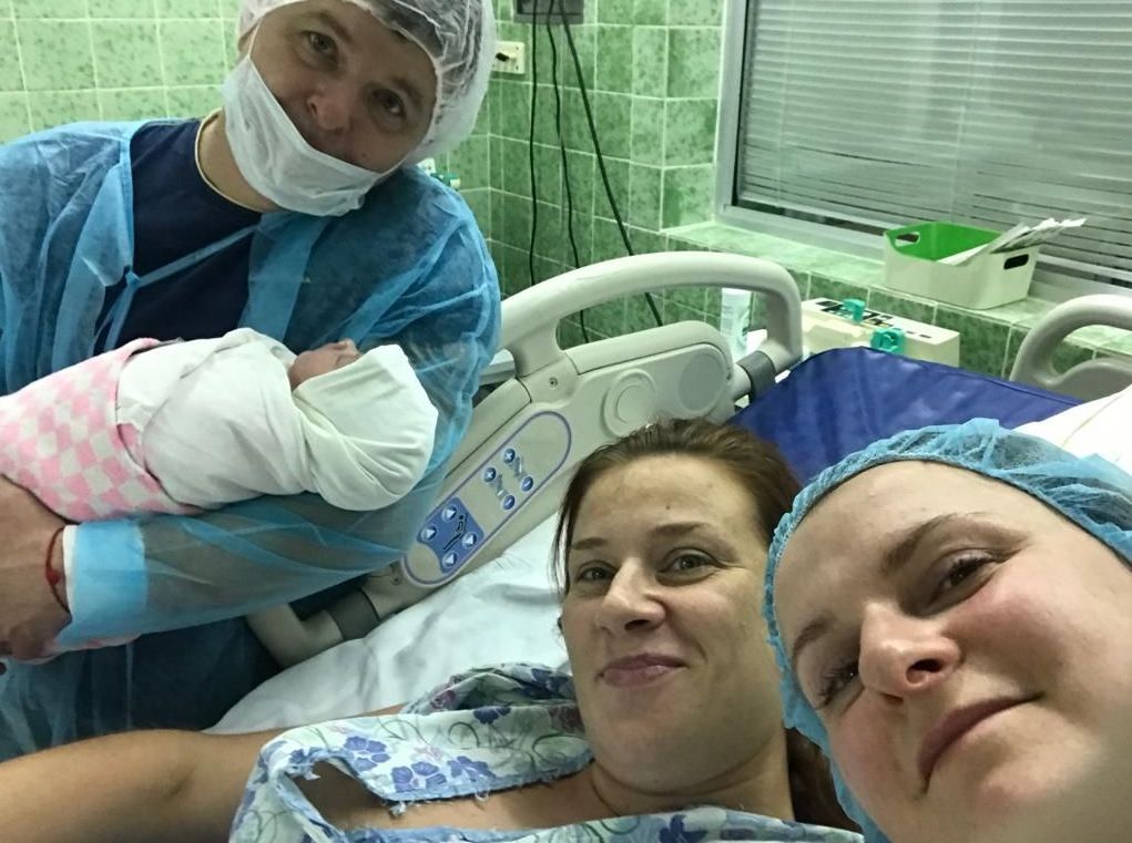 Доула Мария Молодцова после родов с молодыми мамами и малышами