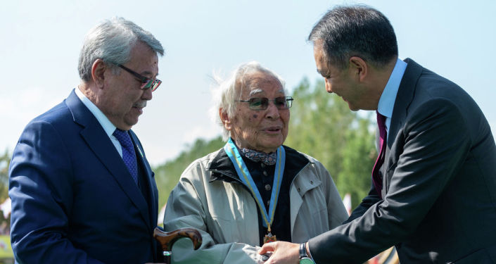 Писатель Абдижамил Нурпеисов стал почетным гражданином Алматы