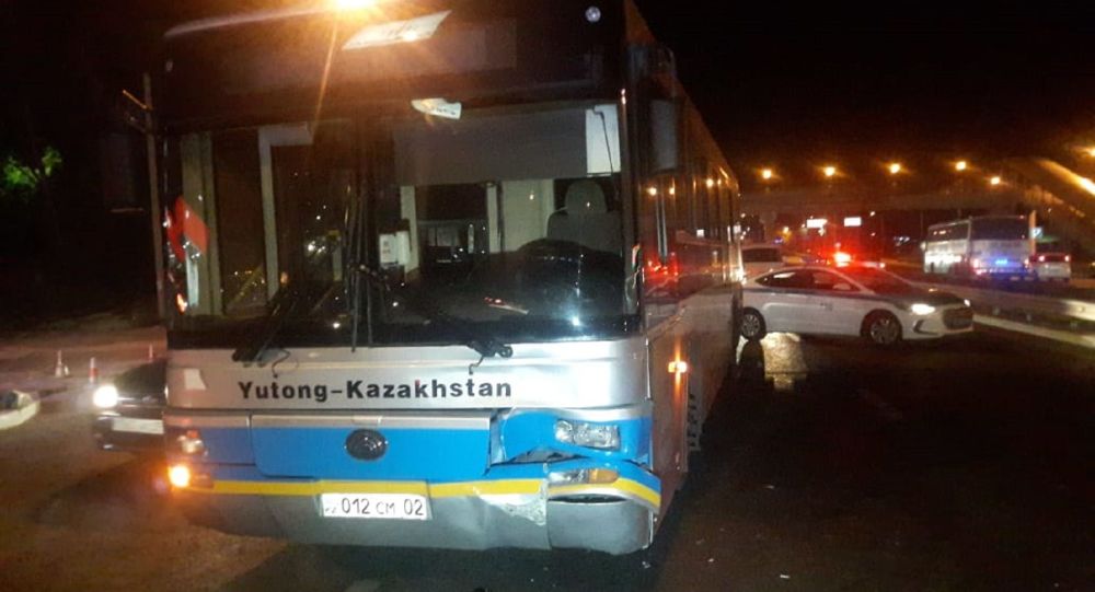 Автобус с пассажирами насмерть сбил пешехода