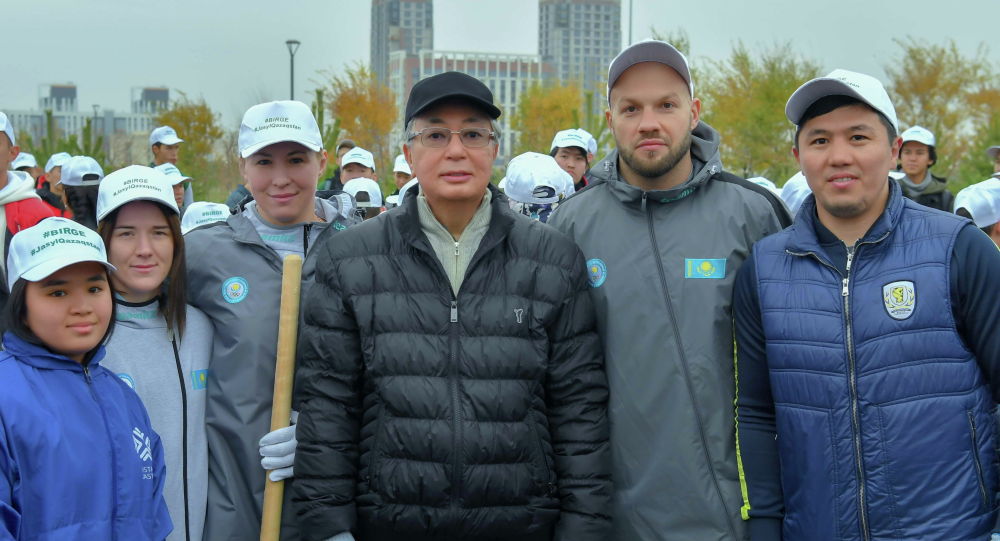 Президент Казахстана принял участие в общегородском субботнике