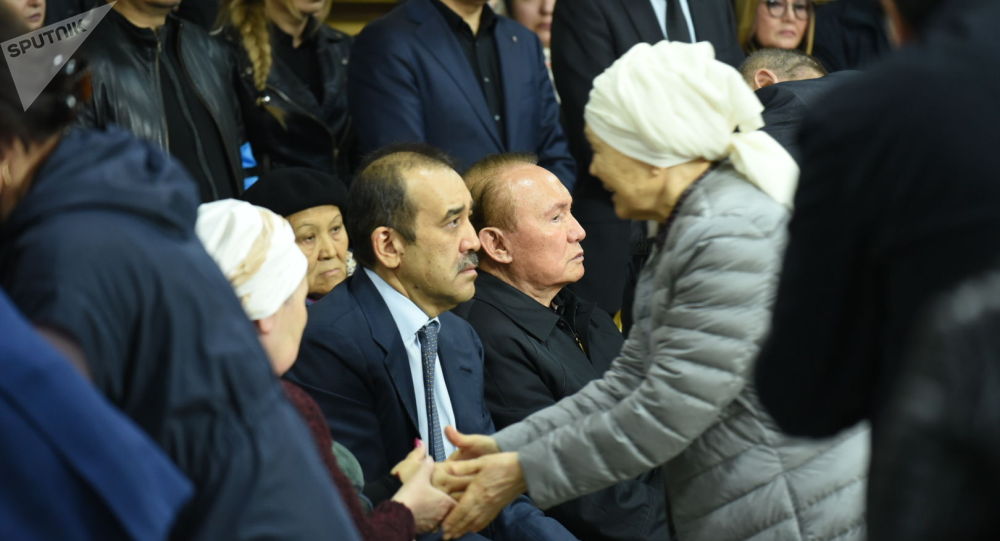Глава КНБ РК Карим Масимов (в центре) на церемонии прощания с Кажимканом Масимовым