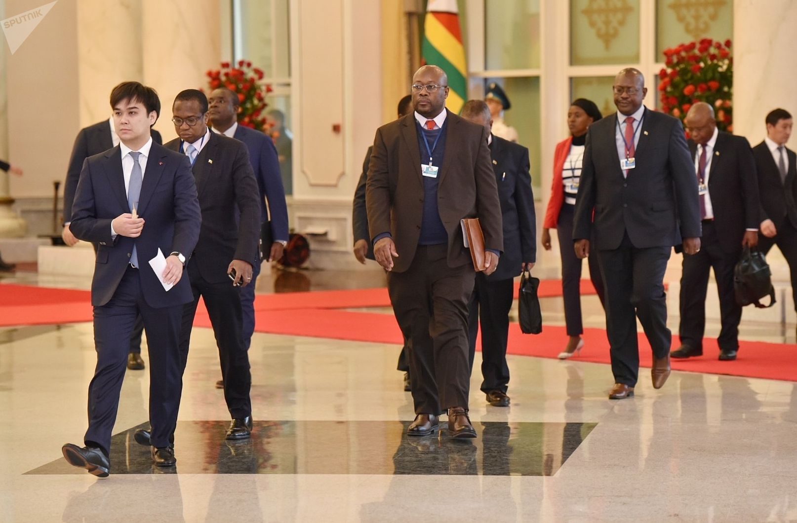 Делегация Зимбабве в Акорде во время визита президента страны Эммерсона Мнангагвы в Астану
