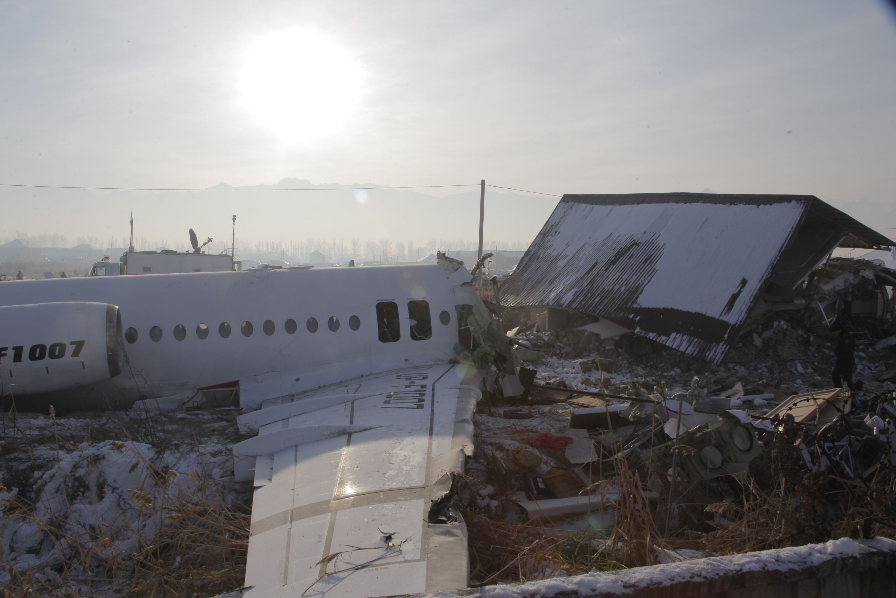 Самолет Bek Air, разбившийся в Алматы - фото с места происшествия