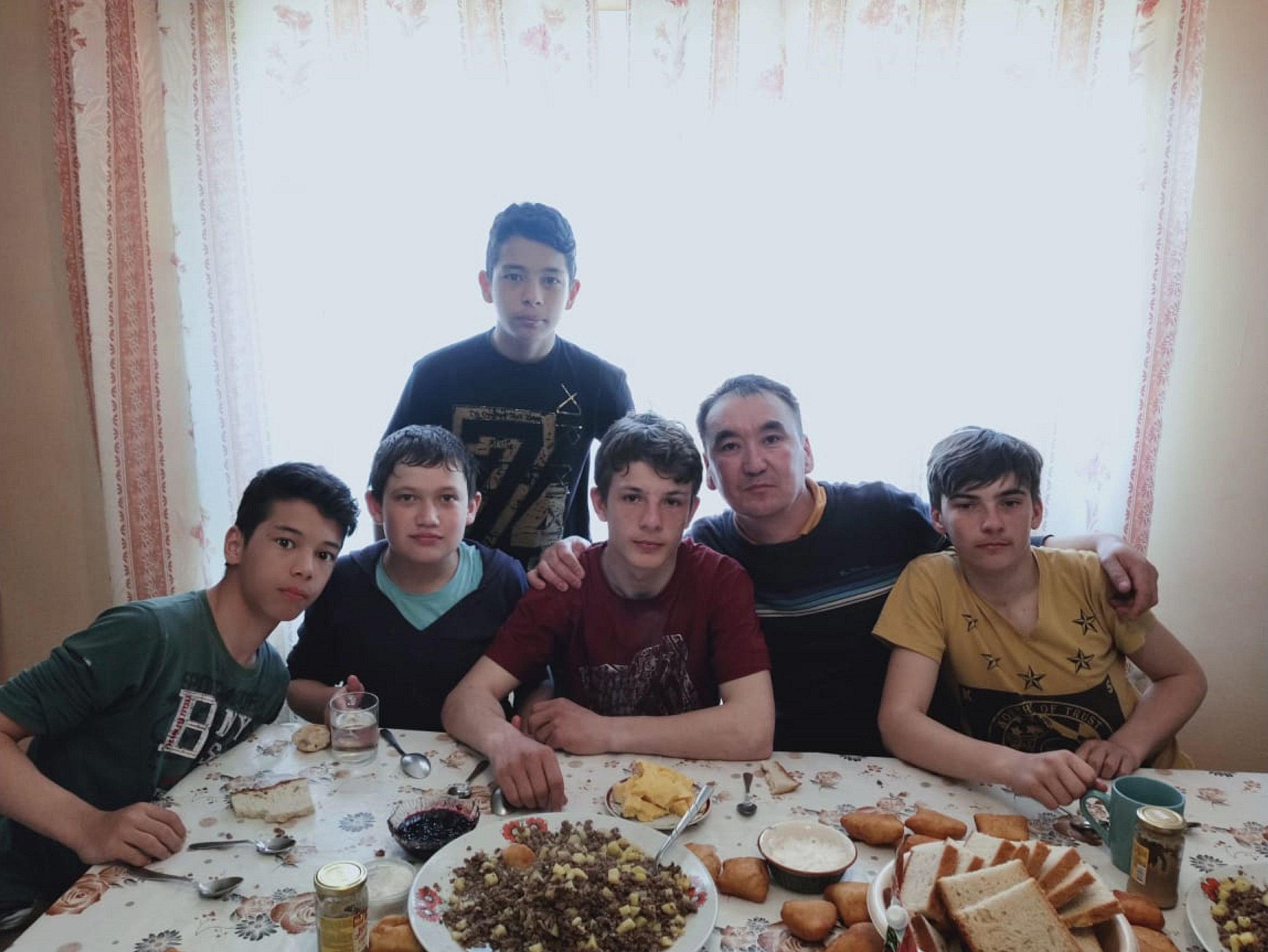 Мурат Кабылбаев с сыновьями 