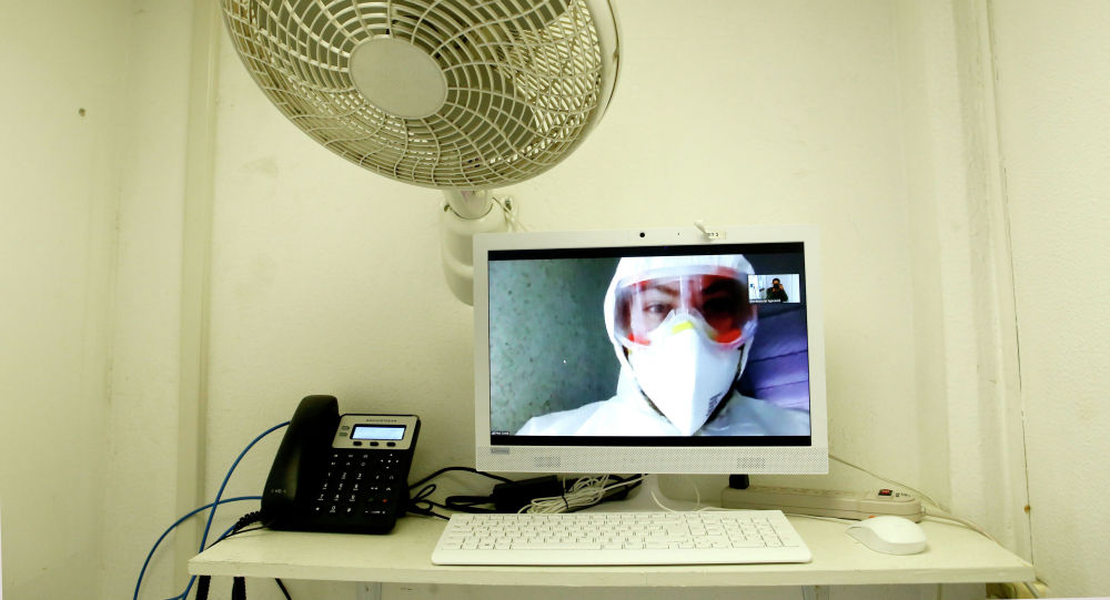Кабинка для онлайн-общения родственников с врачами, работающими в больнице с коронавирусом