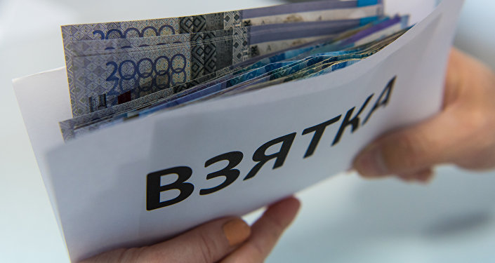 Казахстанский чиновник оценил свою подпись в 350 мешков навоза
