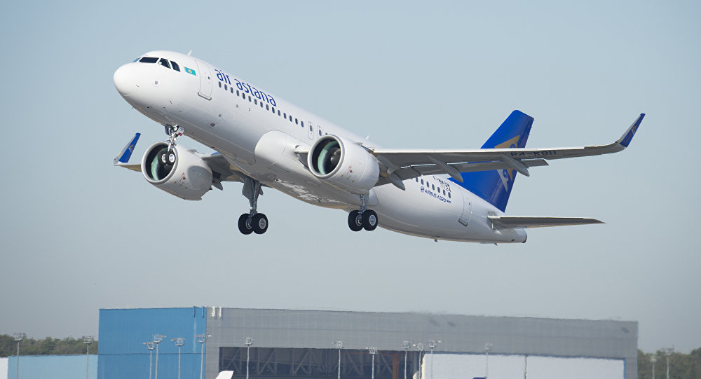 Самолет Air Astana совершил вынужденную посадку в Уральске из-за неполадок в двигателе