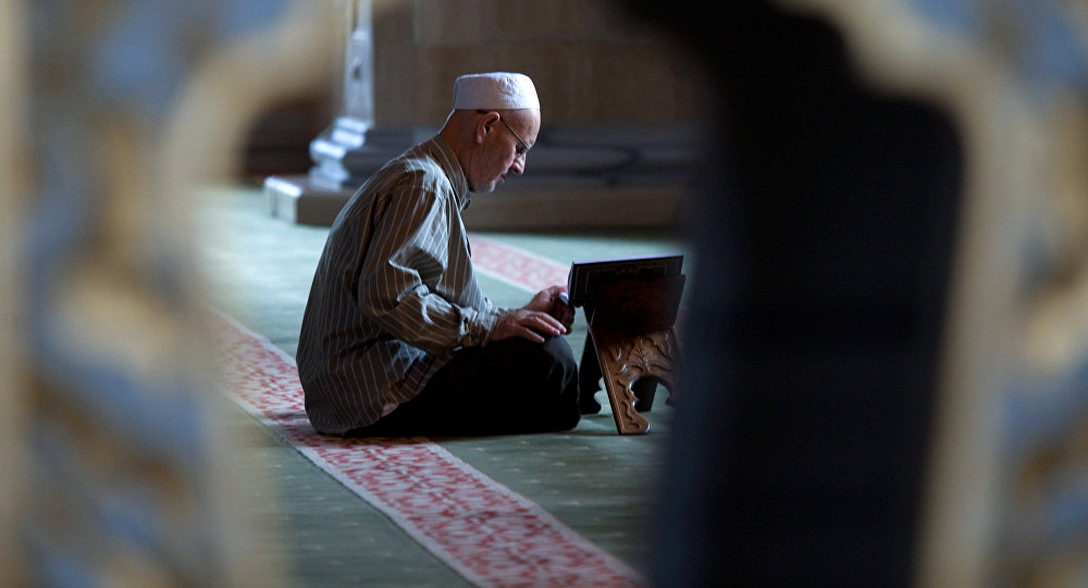 Мужчина в мечети