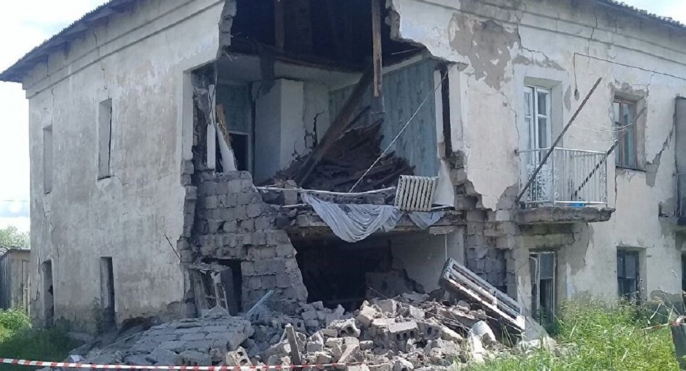 Подъезд многоквартирного дома обрушился в Петропавловске