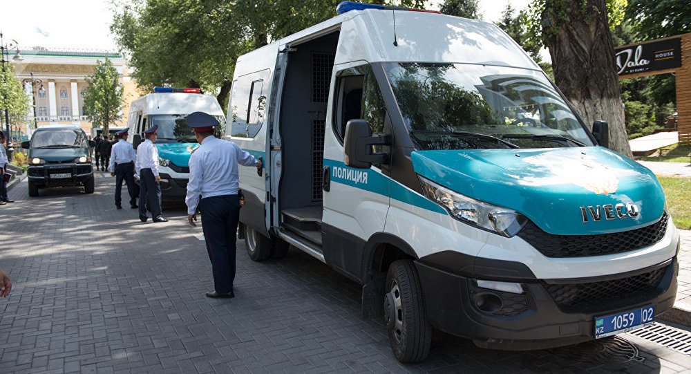  Теперь полицейские в Алматы будут патрулировать город в пешем порядке