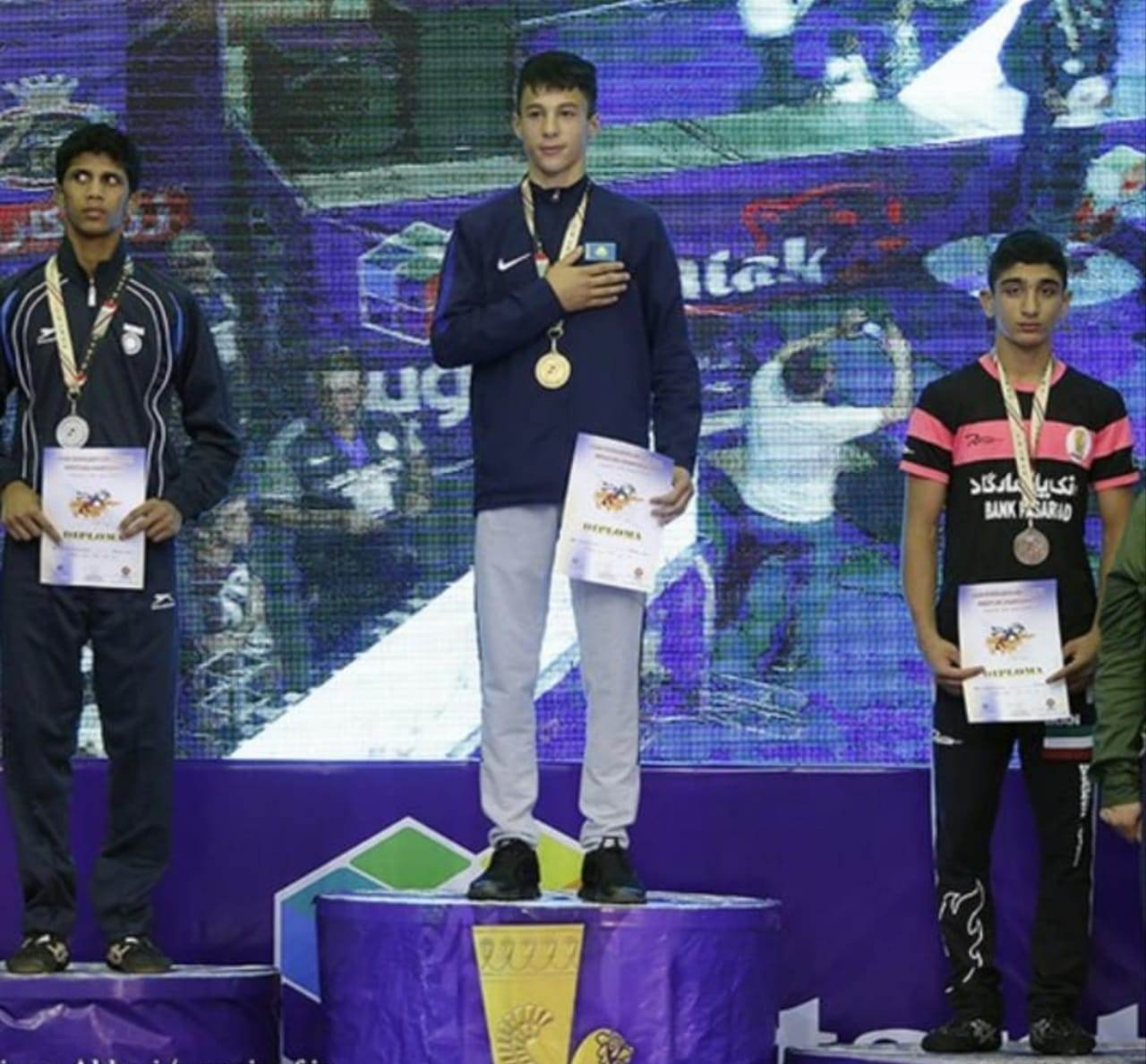 Азиз Газымов завоевал золотую медаль на ЧА по греко-римской борьбе среди юношей в Тегеране