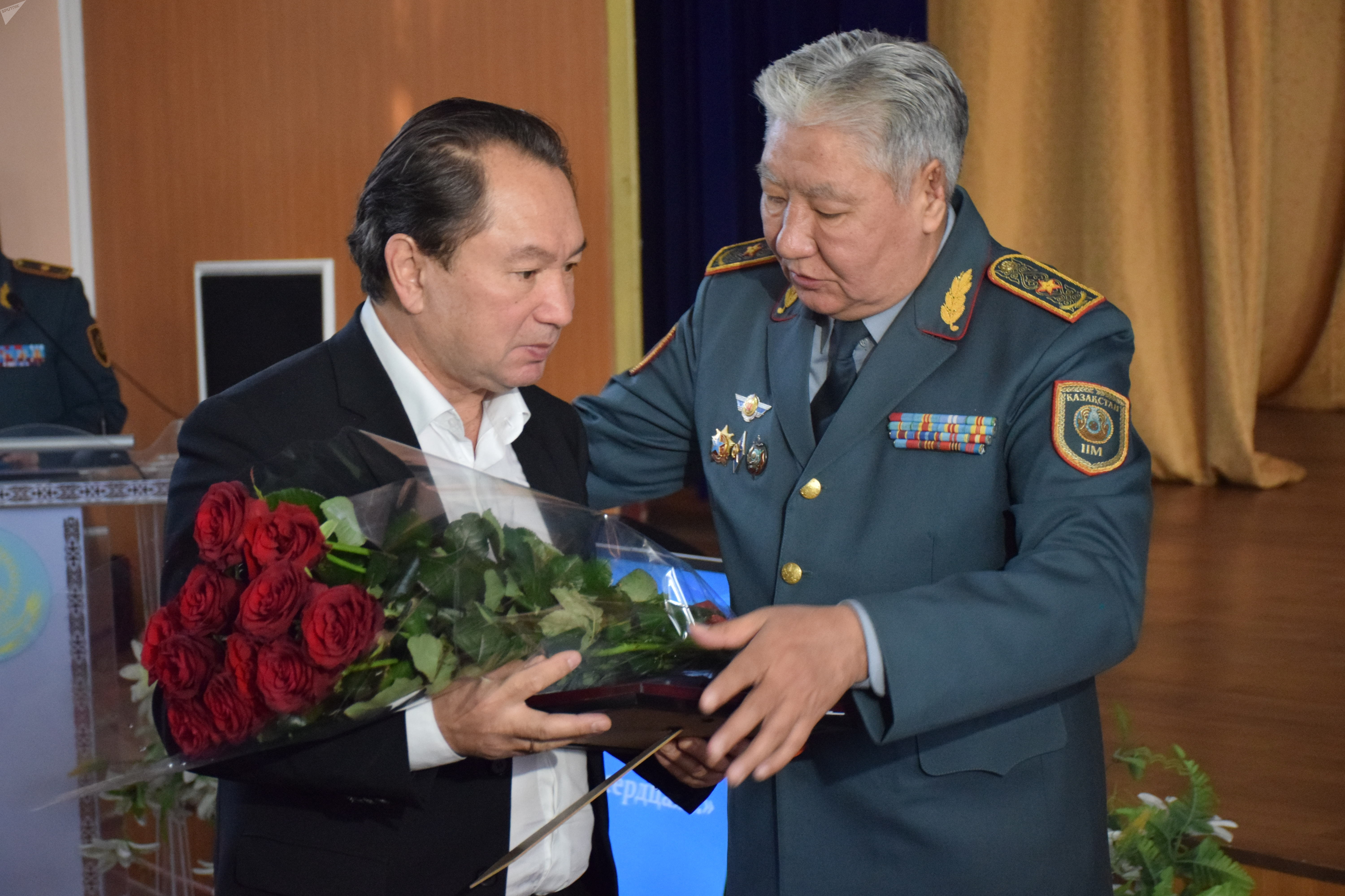 Денису Тену посмертно вручена медаль "За вклад в охрану общественного порядка"