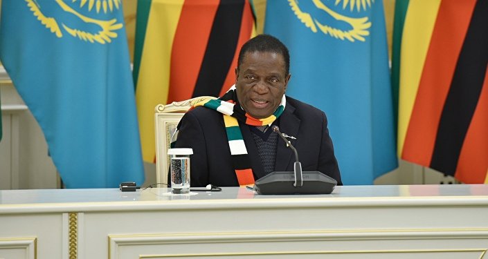 Зимбабве президенті Эммерсон Мнангагва  Ақордадағы кездесу кезінде