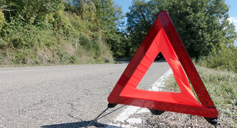 Предупреждающий знак на дороге. Архивное фото